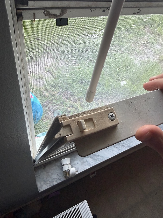 Corner Mount Latch
