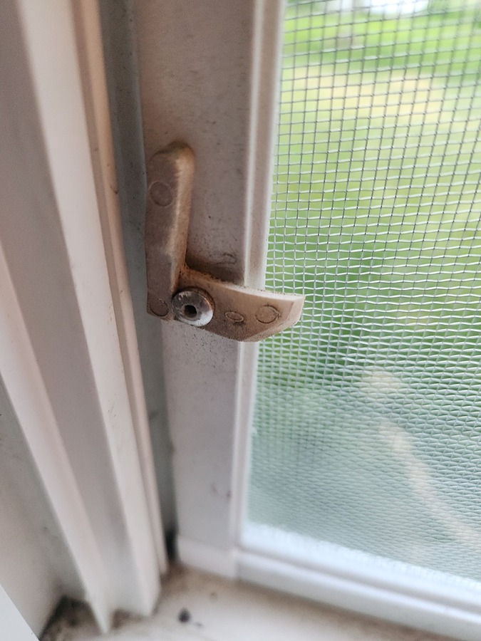 Window Screen Clip