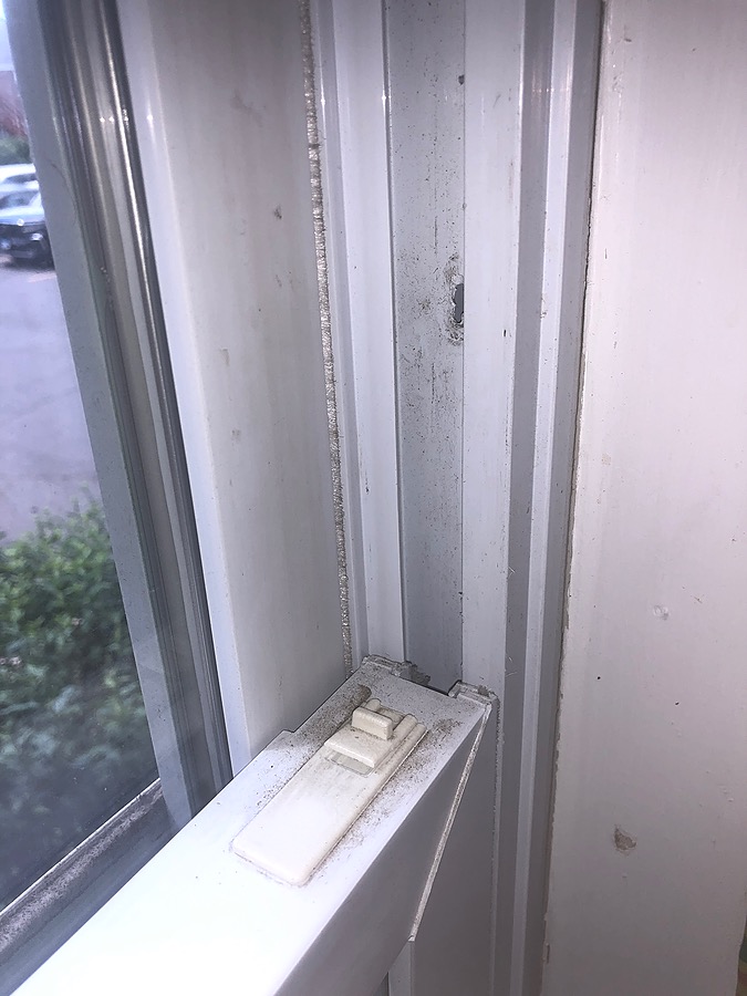 Tilt latch