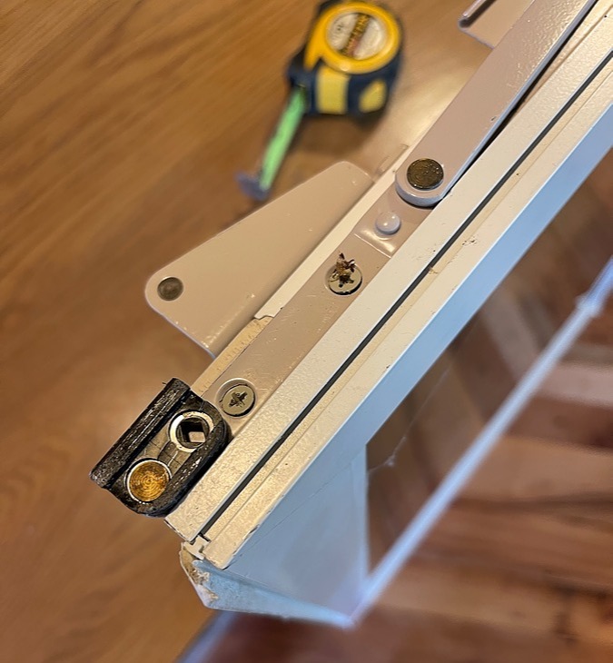 Hinge arm