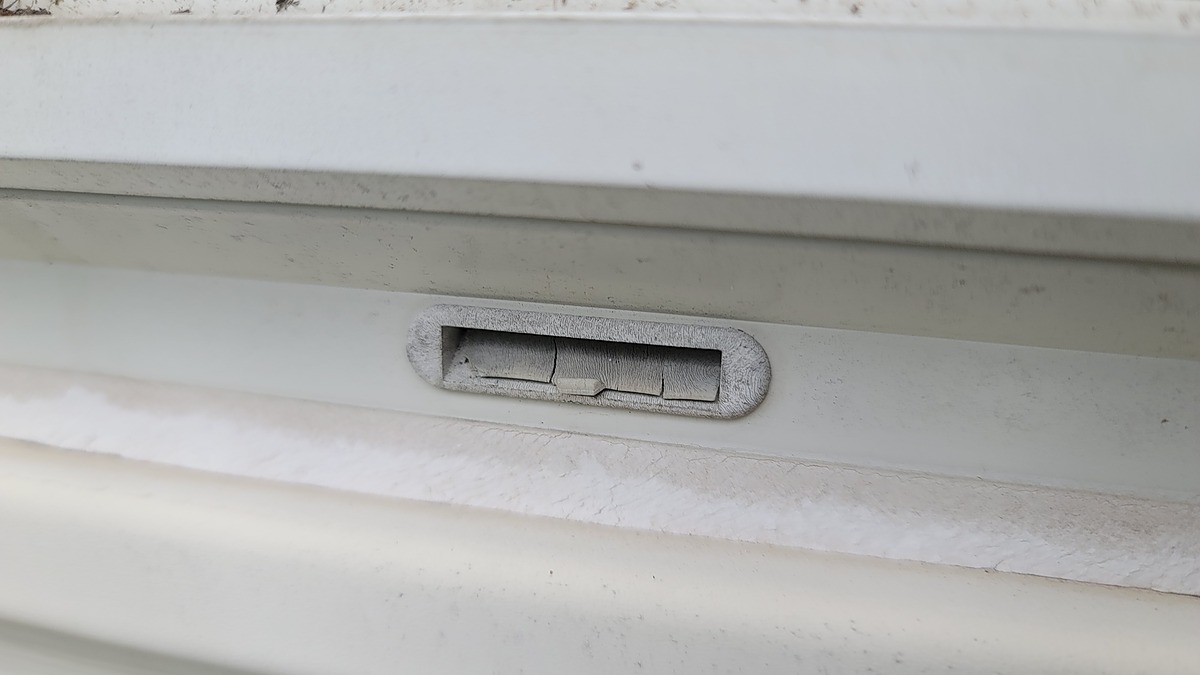 Weep hole
