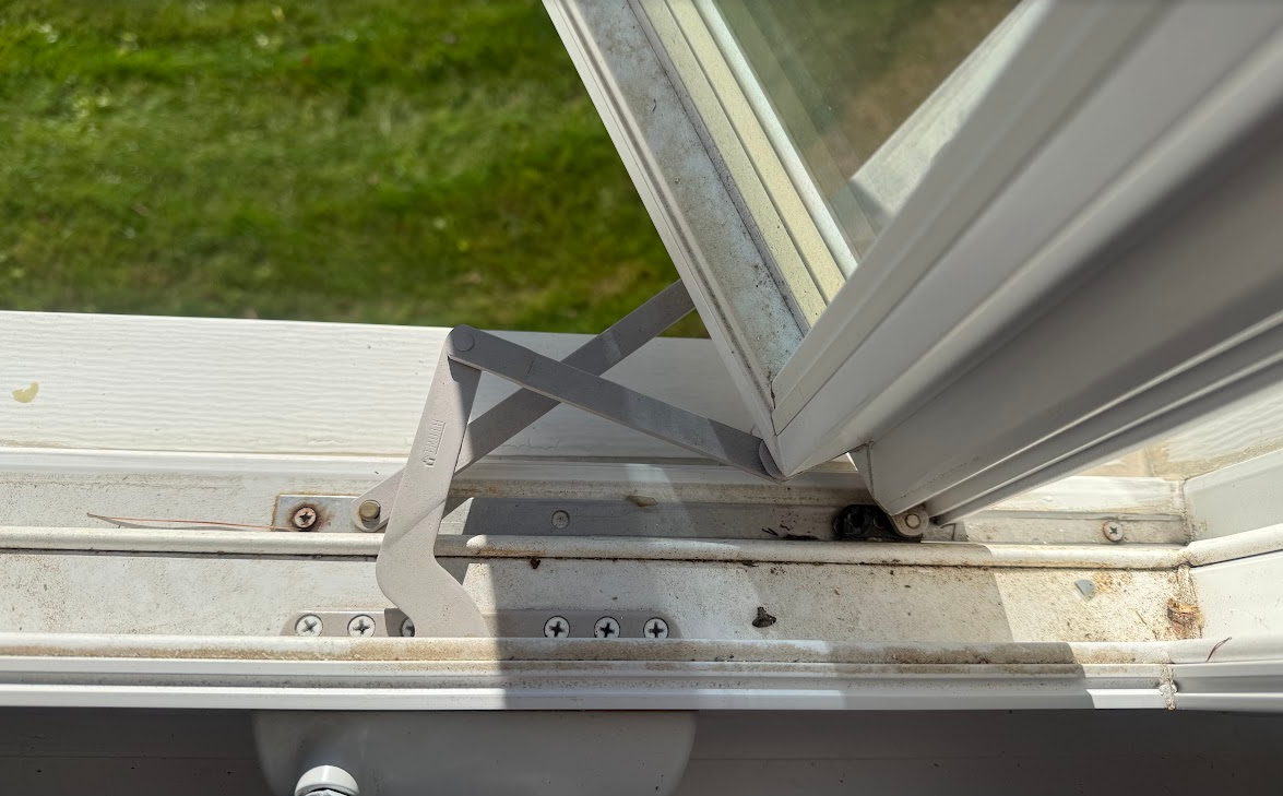 truth-window-hinge